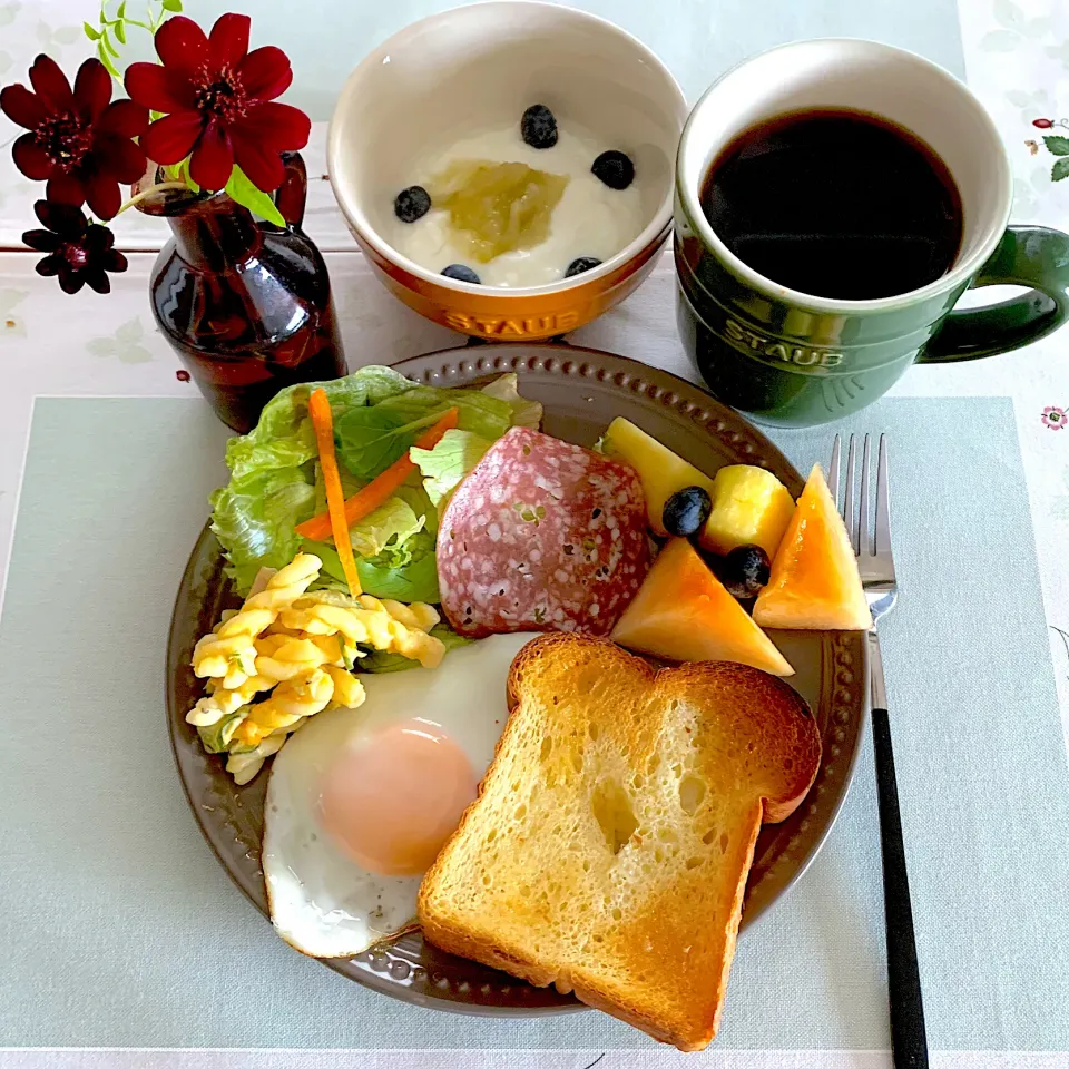 Snapdishの料理写真:🌼花とモーニングプレート🌼|あっちゃんさん