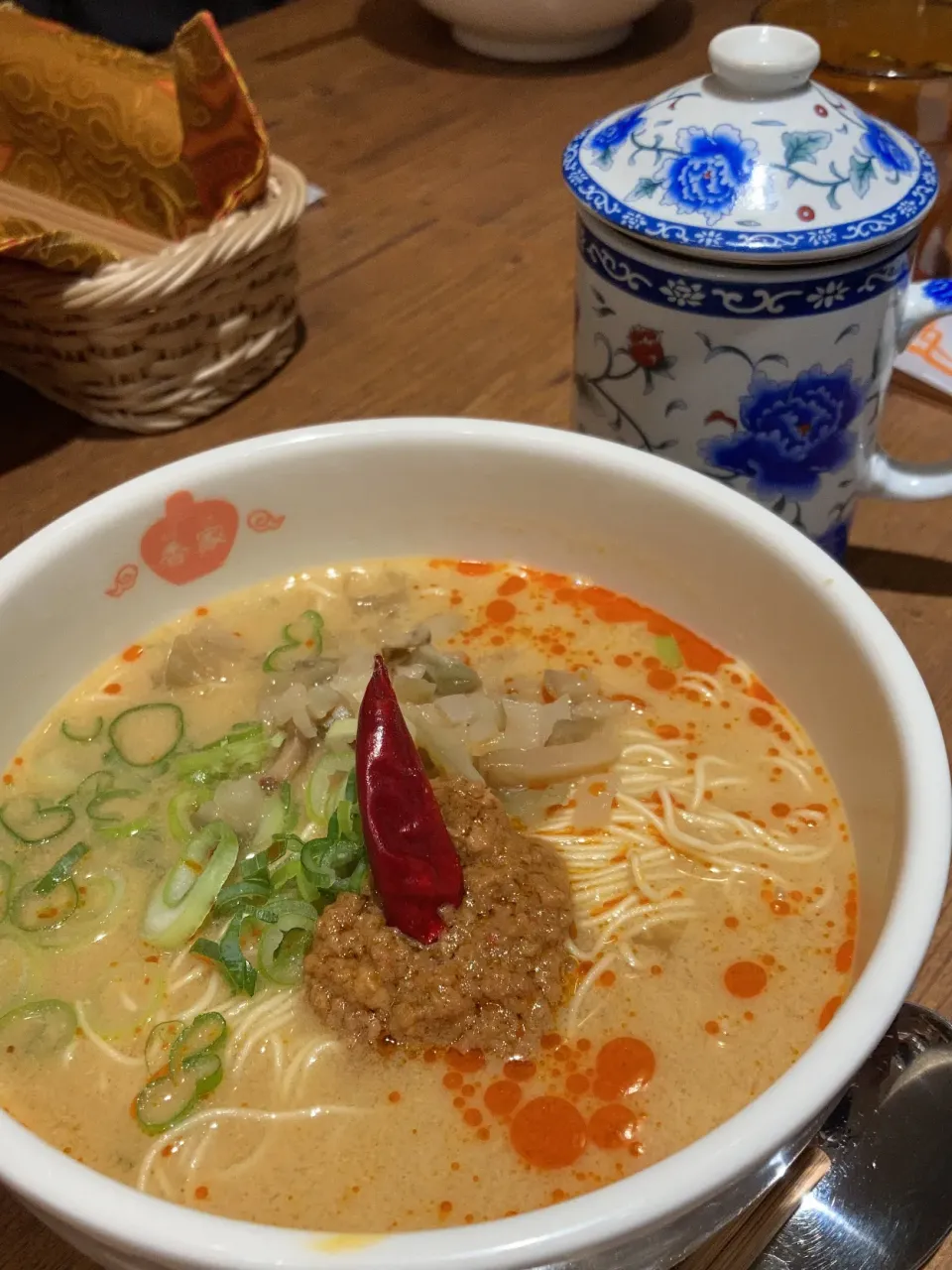 ゴマ坦々麺、ライチ紅茶|rockiさん