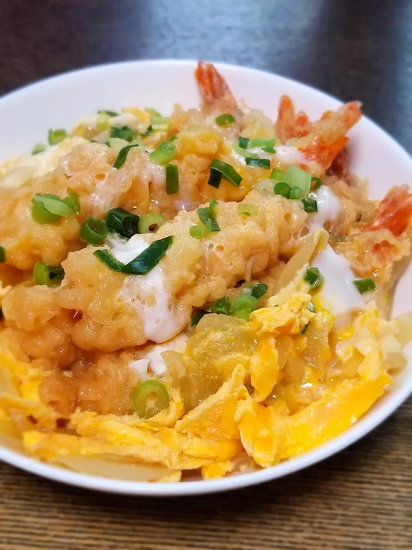 パパ作👨卵とじエビ天丼|ぱんだのままんさん