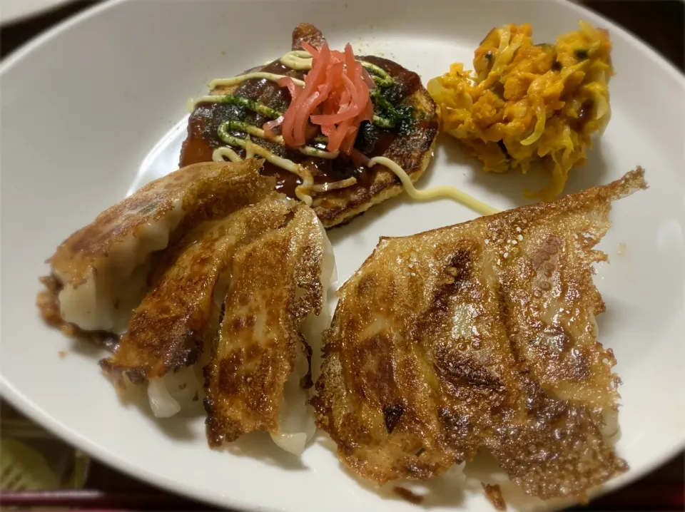 餃子・山芋焼き・南瓜サラダ・もやしスープ・ご飯|ちびろ菌さん