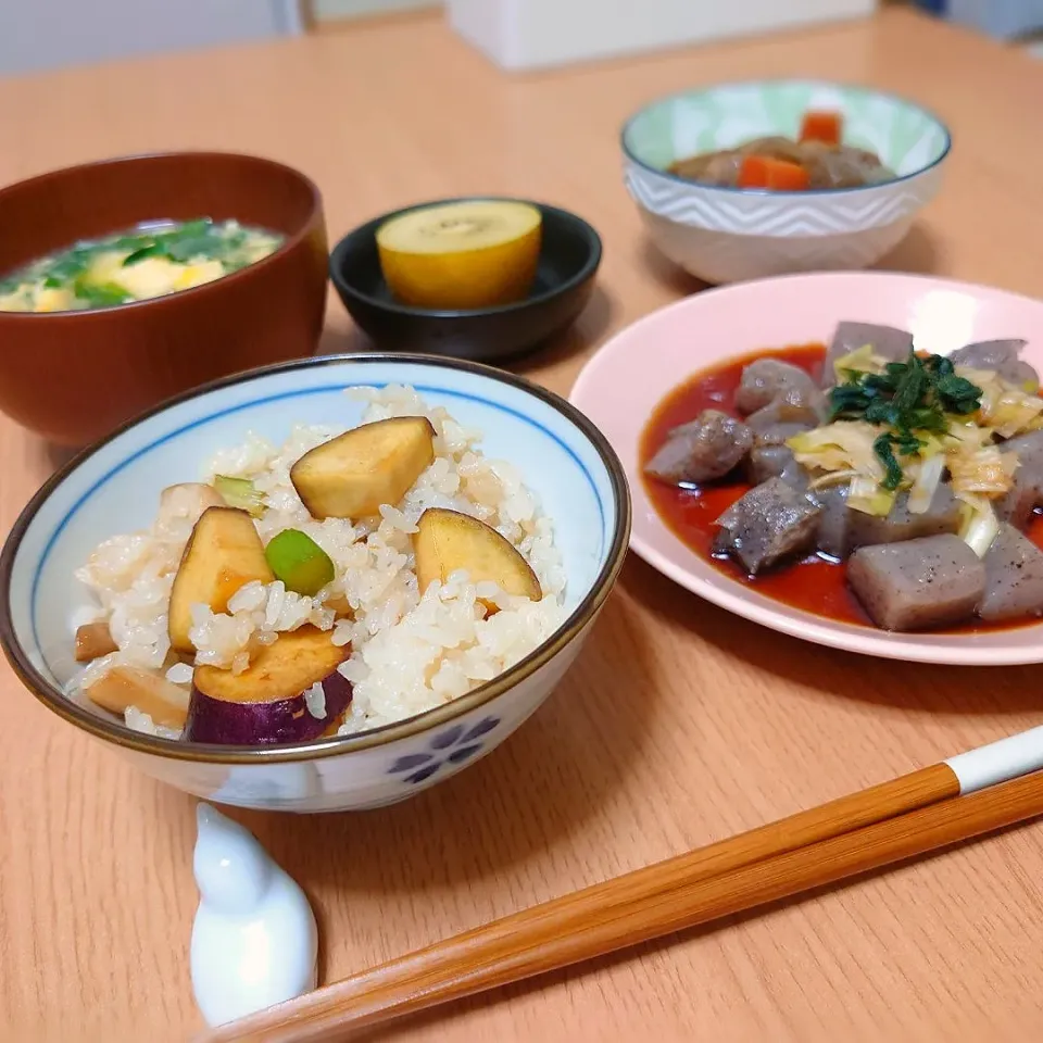 Snapdishの料理写真:【夜ごはん】
こんにゃくのソテー
鶏ごぼう煮
さつま芋ごはん
ニラ玉汁
キウイ|Rie*さん