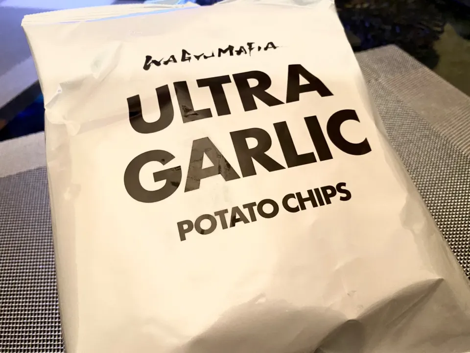 Twitterで数日前話題だった、ポテトチップスULTRA GARLIC買ってみた🤣　まだ食べてないから味はわかんないけど☺️|yokoさん