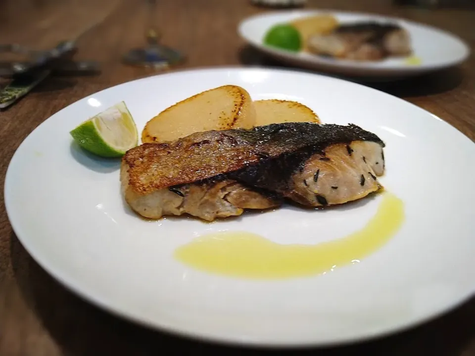 七海さんの料理 冬のご馳走☆イタリアン鰤大根🇮🇹ぶりのコンフィ とシャブリプルミエクリュ🥂🇫🇷 #家飲み部 #ブリブリペアリング|古尾谷りかこさん