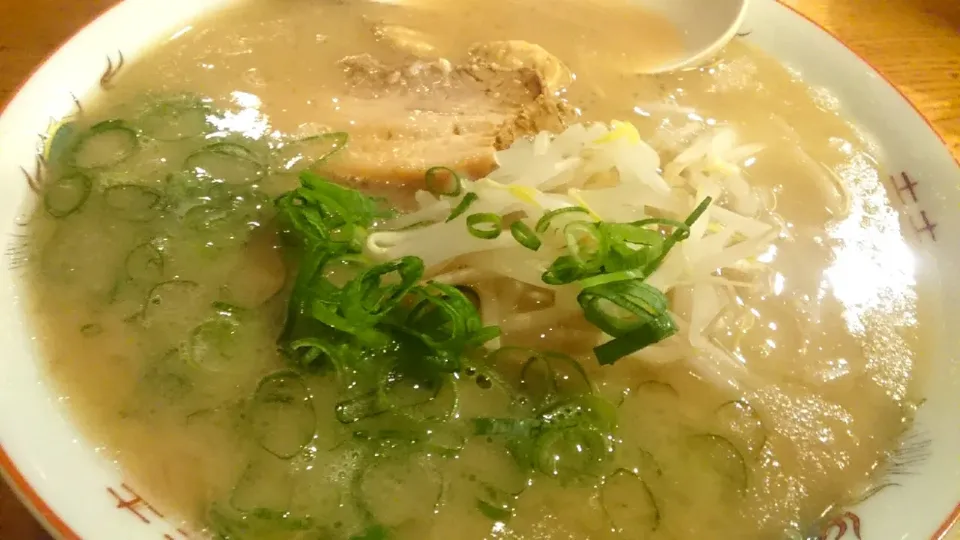 【10/24頃までの限定】
渡なべ
育て途中の豚骨ラーメン
（麺100g？、850円）
＋替玉（100円、画像なし）
@高田馬場7分、西早稲田
21230|大脇さん