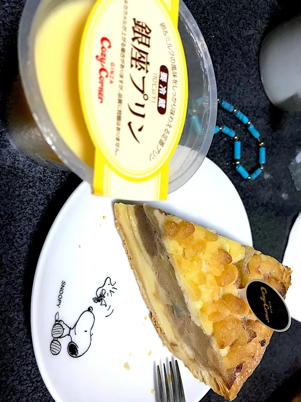 Snapdishの料理写真:映画 トレーニングデイ の前半の方を観ながら #おやつ　バター風味アップルパイケーキ、銀座プリン|ms903さん