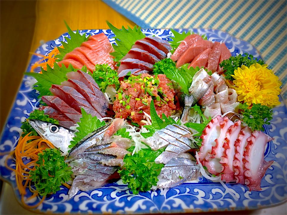 秋のお刺身盛り合わせ今が旬の秋刀魚 鯵 イナダ入り やまひろ Snapdish スナップディッシュ Id 4rvsna