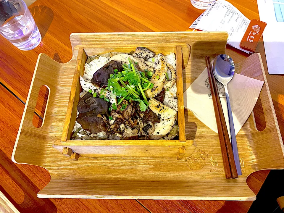 Snapdishの料理写真:Mixed mushrooms and Japanese maitaka rice in bamboo steamer|skyblueさん