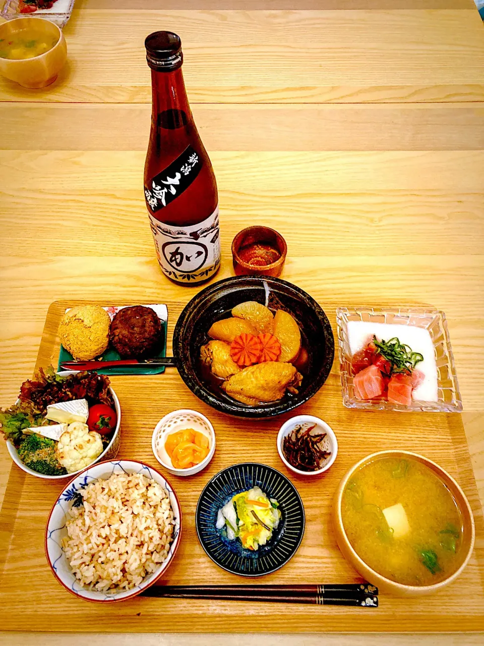 今日の夕食　大根と手羽先の煮物　まぐろの山かけ　サラダ　うにイカ　いかなごの釘煮　白菜の浅漬け　豆腐もなめこのお味噌汁　もち麦入り胚芽米　丹波屋のおはぎ|ふわ猫はなちゃんさん