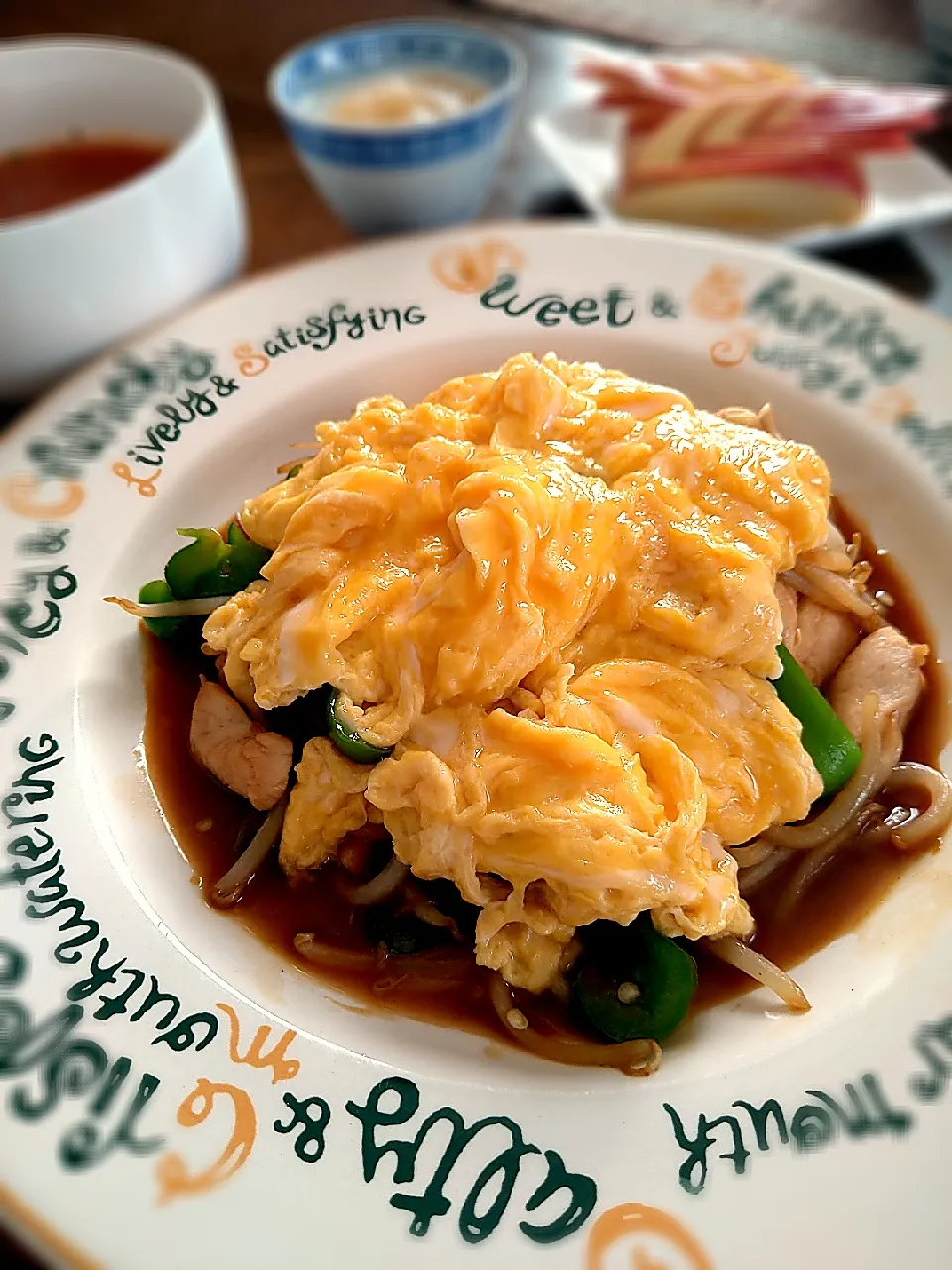 まめころさんの料理 ニラともやしのオイスターカレー炒め ふわとろ卵乗せ|まめころさん