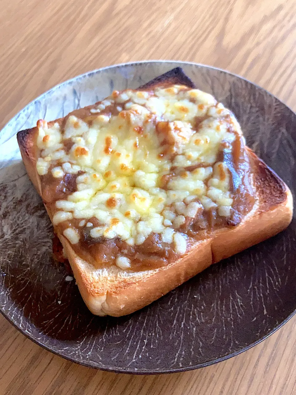 一晩おいた焼きチーズカレーパン|たくちゃんせんせーさん