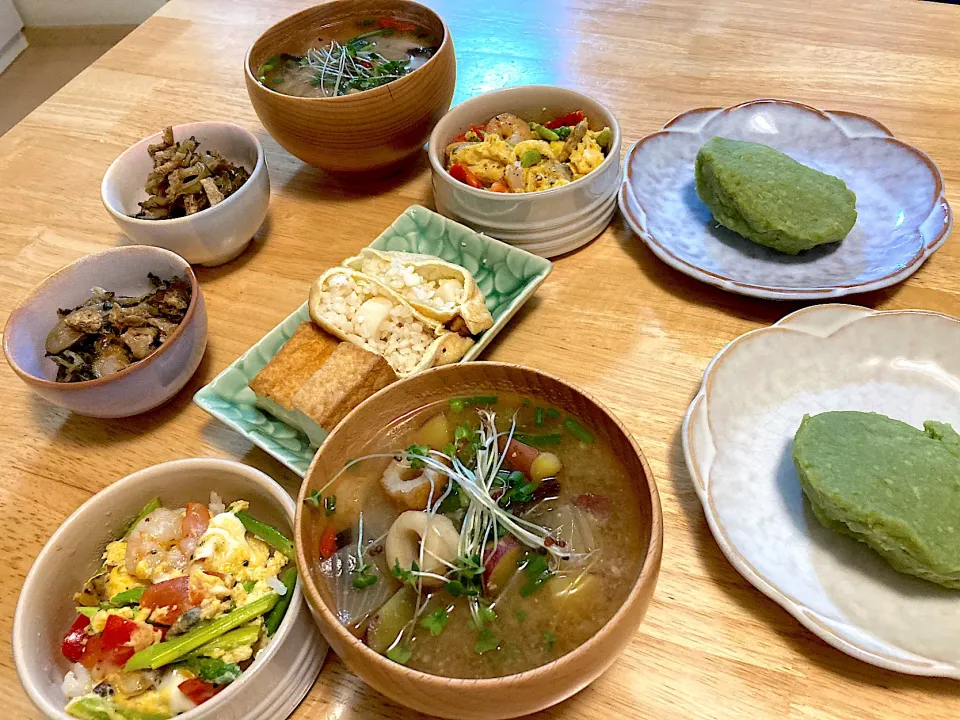 テレビでやってた稲荷風いか飯、海老のイタリアン丼、具沢山スープ、ゴーヤの佃煮、ずんだ餅❀.(*´◡`*)❀.|さくたえさん