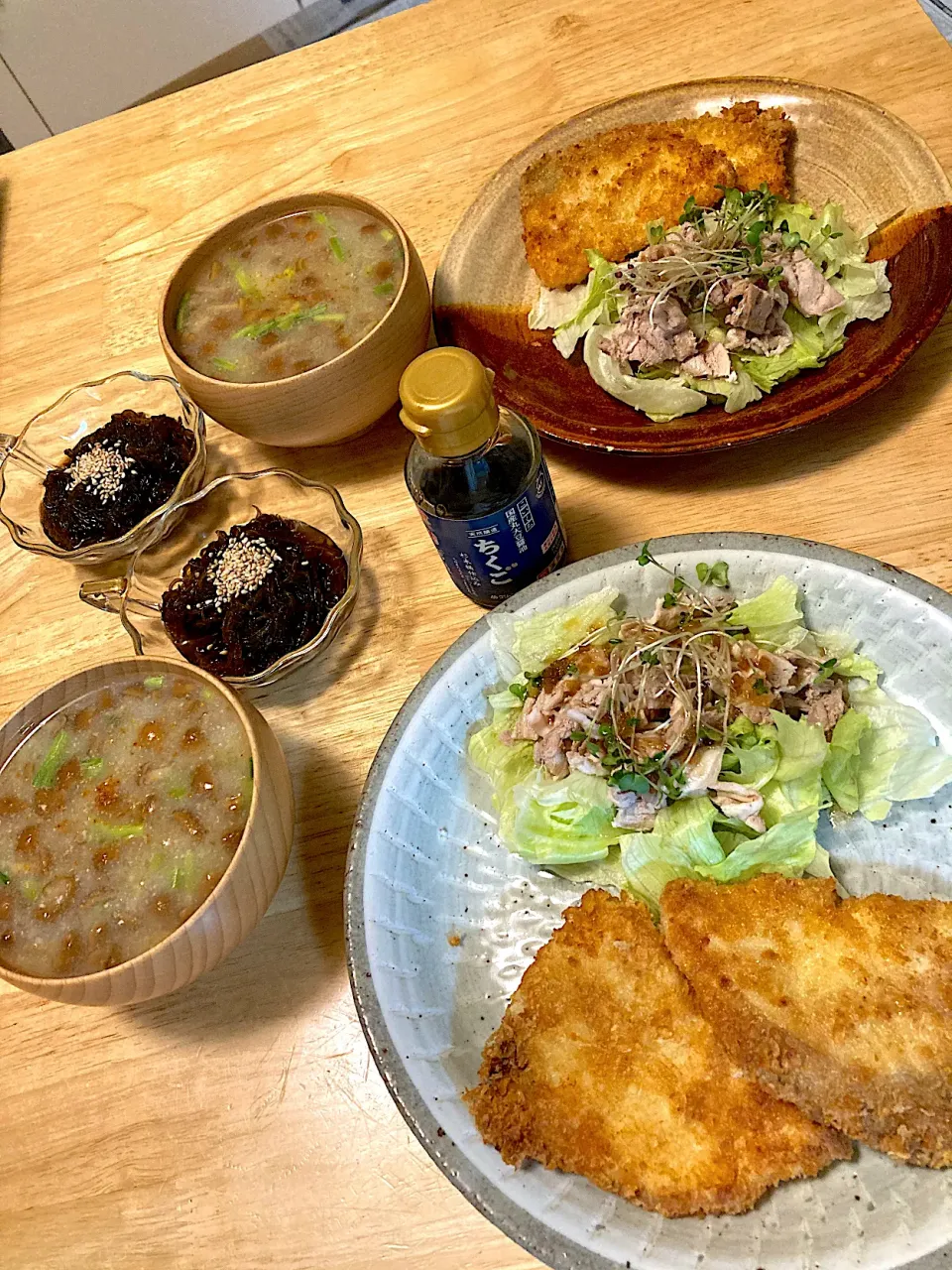 シイラのフライ(レモンと醤油で)、千切りキャベツ、なめこのお味噌汁、もずく黒酢🤤|さくたえさん