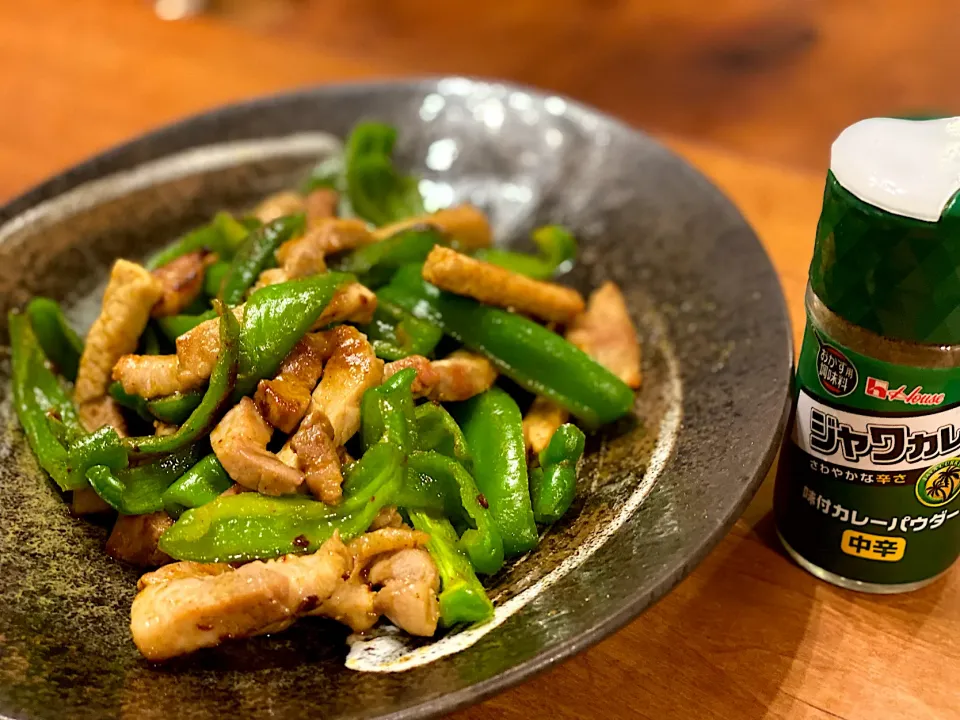 ピーマンと豚肩ロースのジャワカレー味☺︎|まめすけ。さん