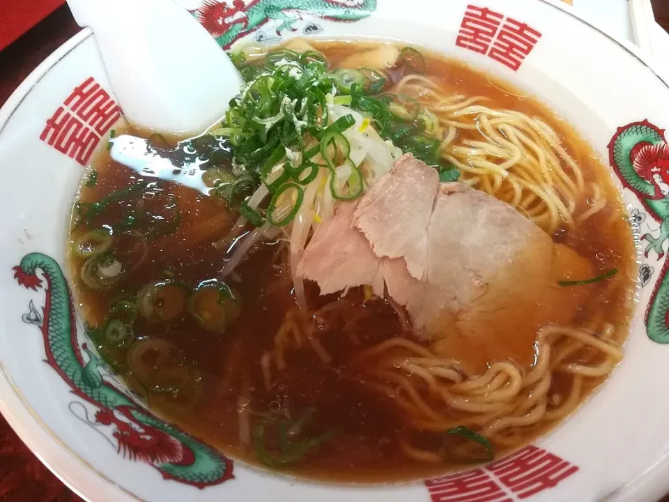 ミスター餃子の醤油ラーメン♪
シンプル　イズ　ベスト✨
間違いのない味😎|深夜特急fさん