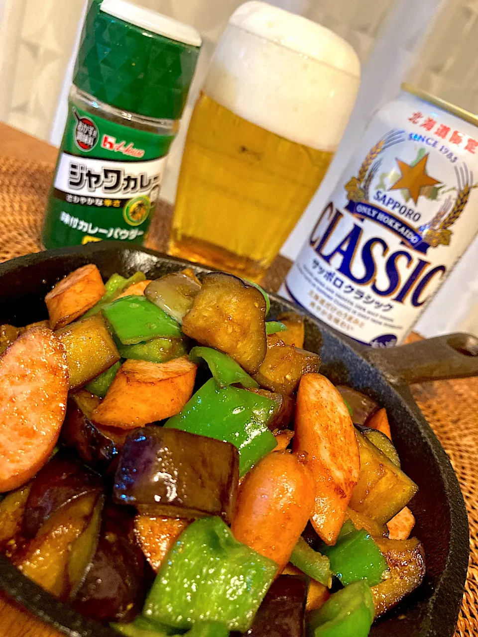 茄子とウインナーとピーマンのコロコロカレーパウダー炒め😋🍻💕✨|アイさん