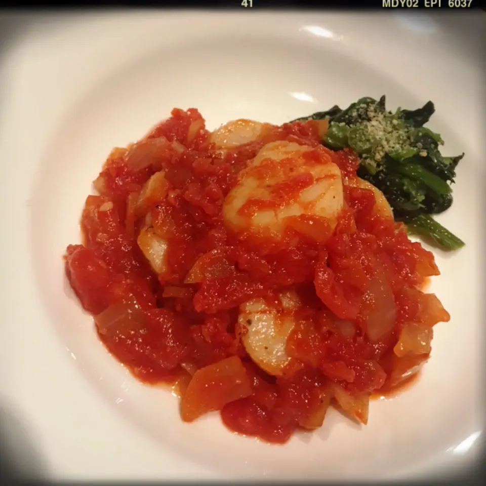 Scallops butter with tomato sauce|toyamadaさん