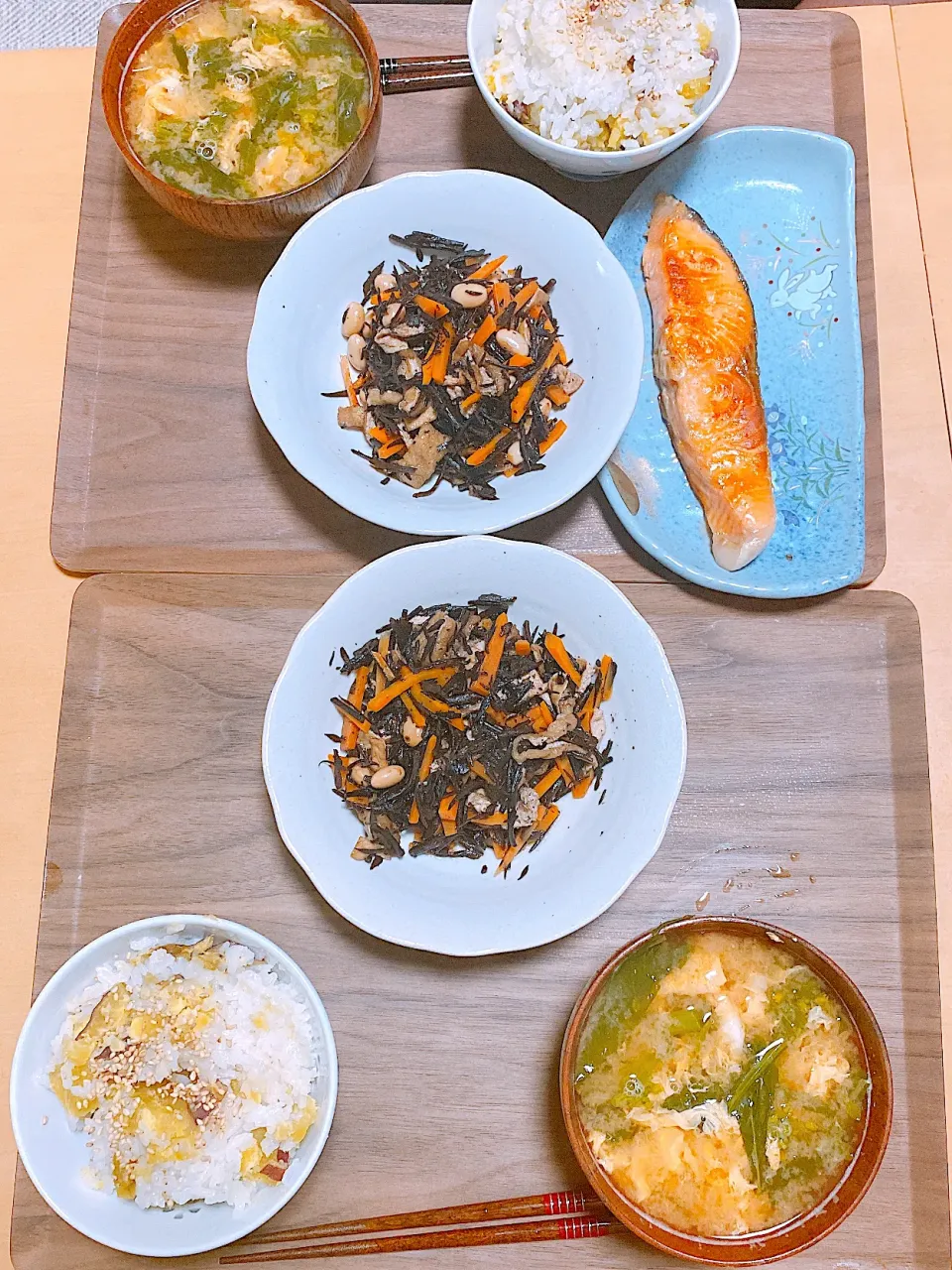 ひじき❁︎鮭❁︎さつまいもご飯🍠菜っ葉と卵のお味噌汁|まゆさん