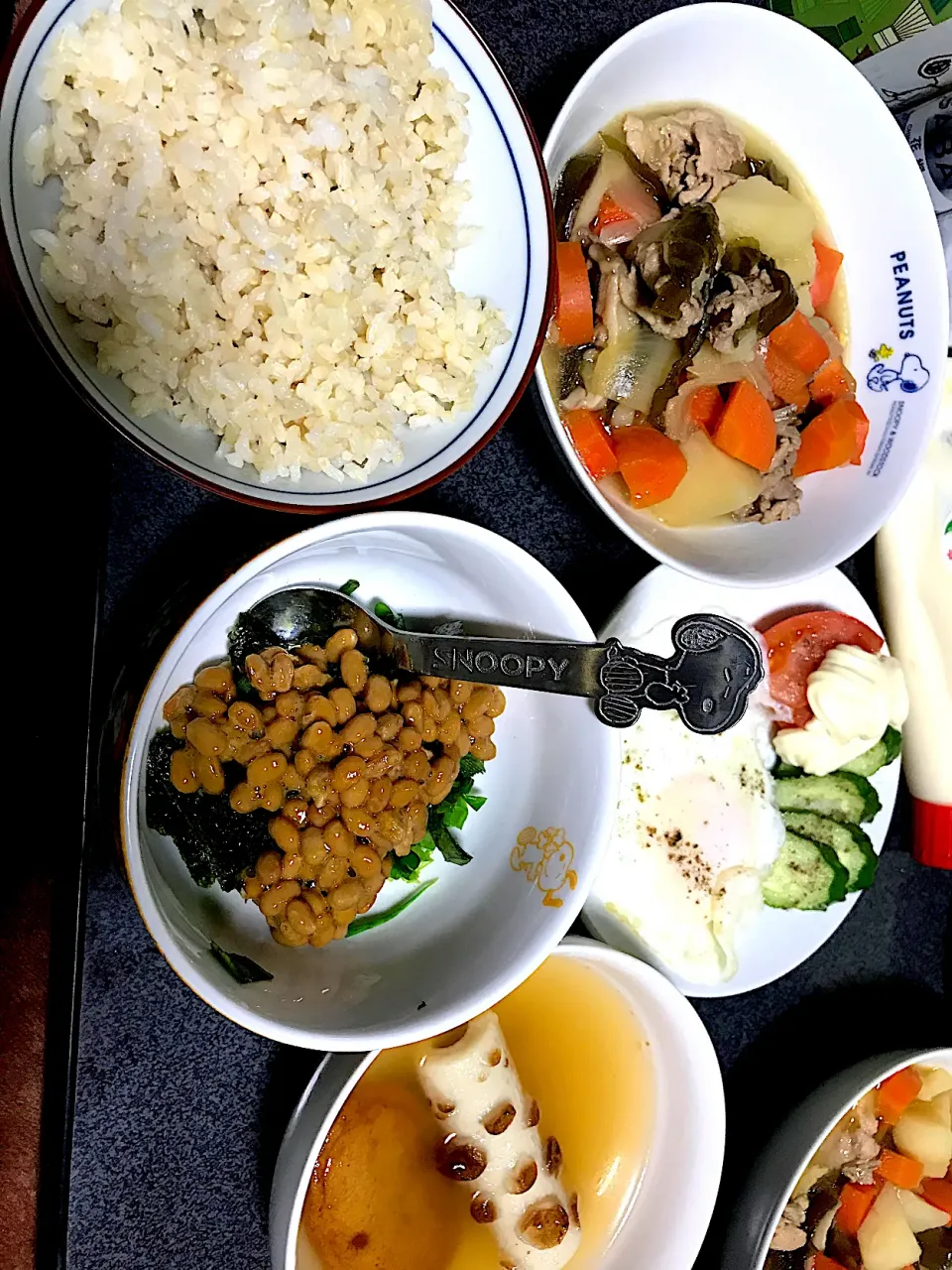 Snapdishの料理写真:おでんは飲み物w #夕飯　ロウカット玄米ご飯、海苔ネギしそ納豆、キノコ入り肉じゃが、目玉焼き(ターンオーバーじゃないやつ)きゅうりトマト、おでん|ms903さん