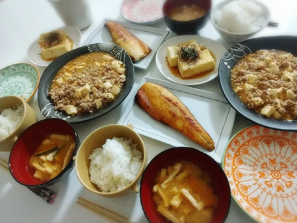 夕食(*^^*)
麻婆豆腐
鯖西京焼き
揚げ出し豆腐
お味噌汁(かぼちゃ、油揚げ)|プリン☆さん