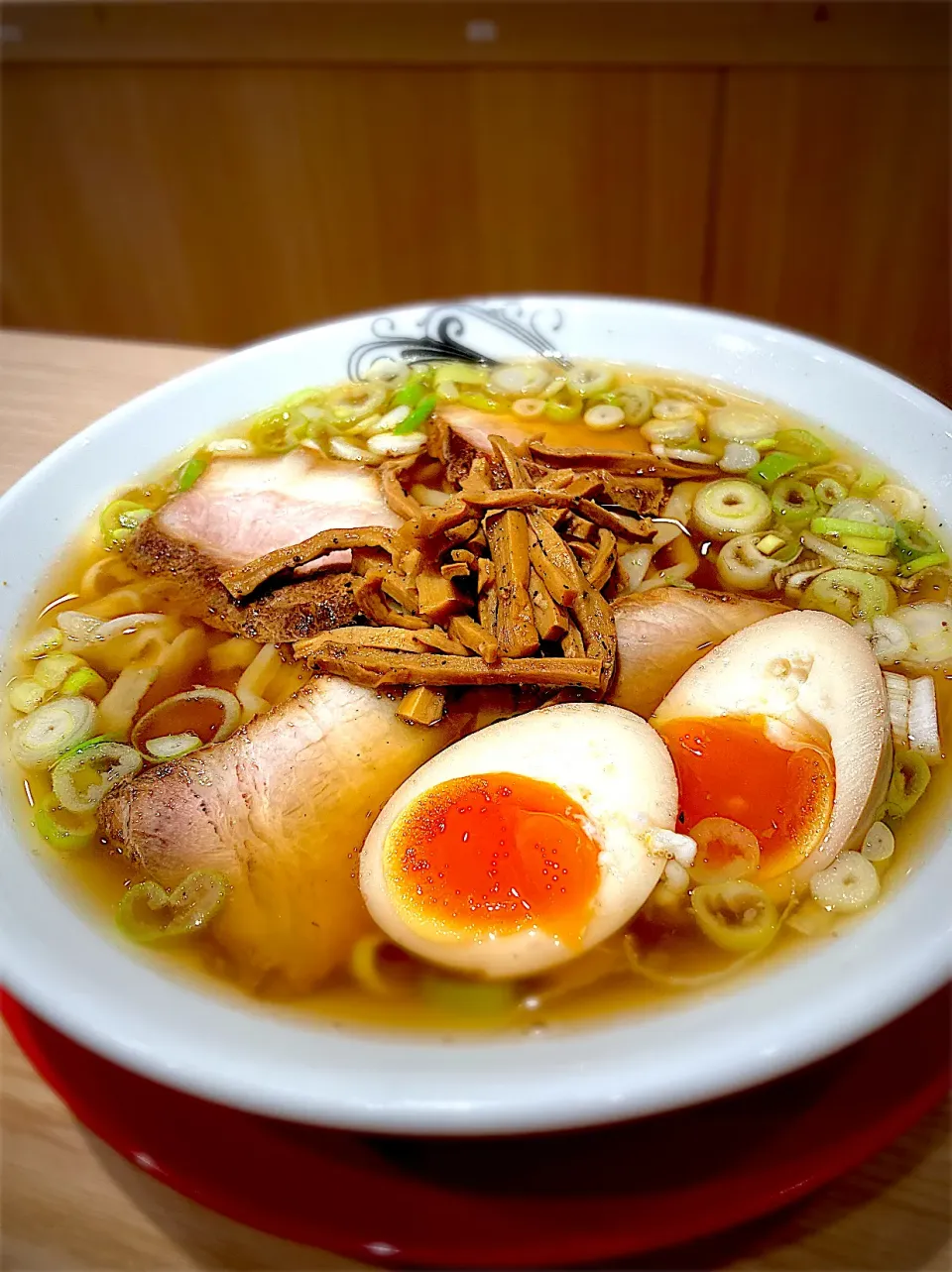 Snapdishの料理写真:味玉らーめん🍜東京駅　らーめん七彩飯店|ジュンコ バイヤーさん