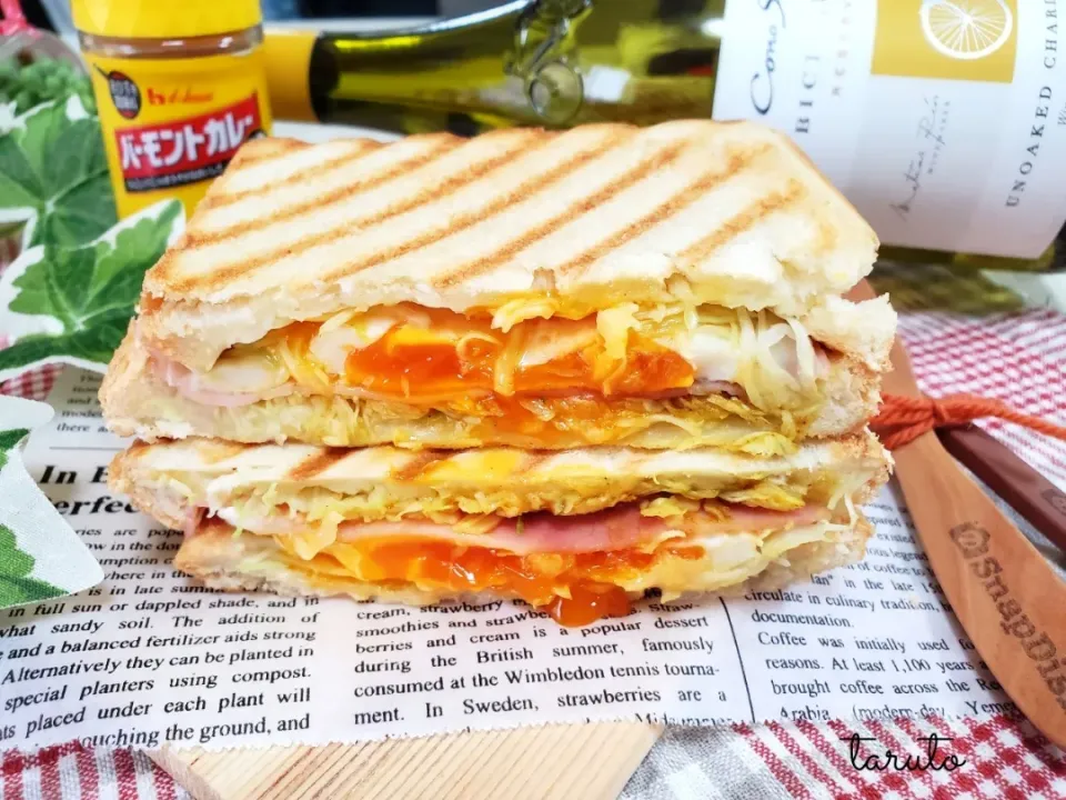 とろ～り卵とベーコンのカレーホットサンド😋🥪|taruto⭐️さん