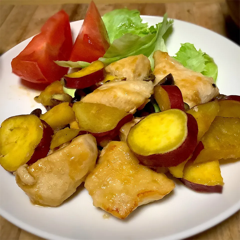 🍠鶏むね肉とさつまいもの甘辛炒め🍠　季節の味覚ですね〜😆|みずはらさん