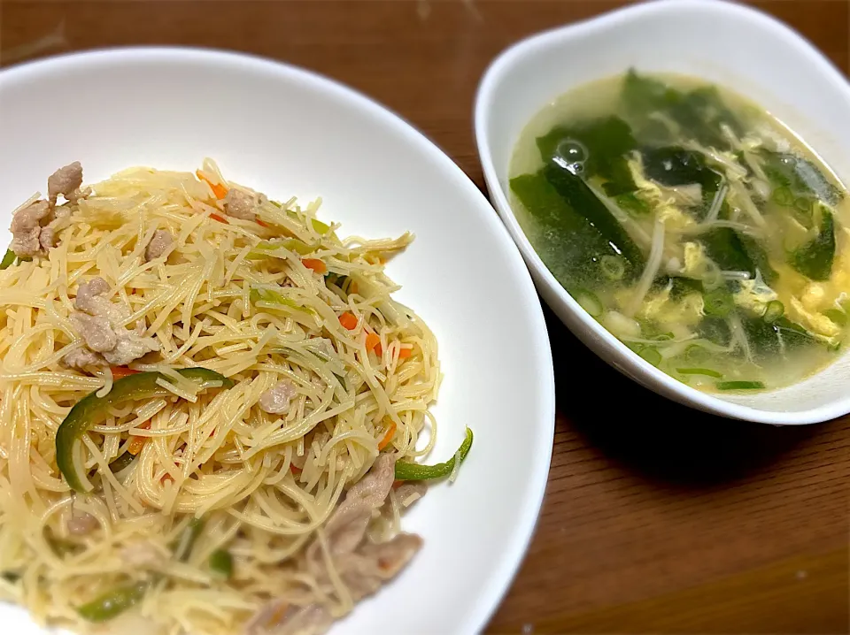 焼きビーフン　　わかめスープ|まるちゃんさん