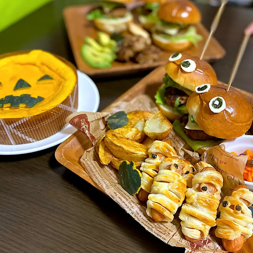 ハロウィンバーガーandカレーポテトフライ|ちぐあささん