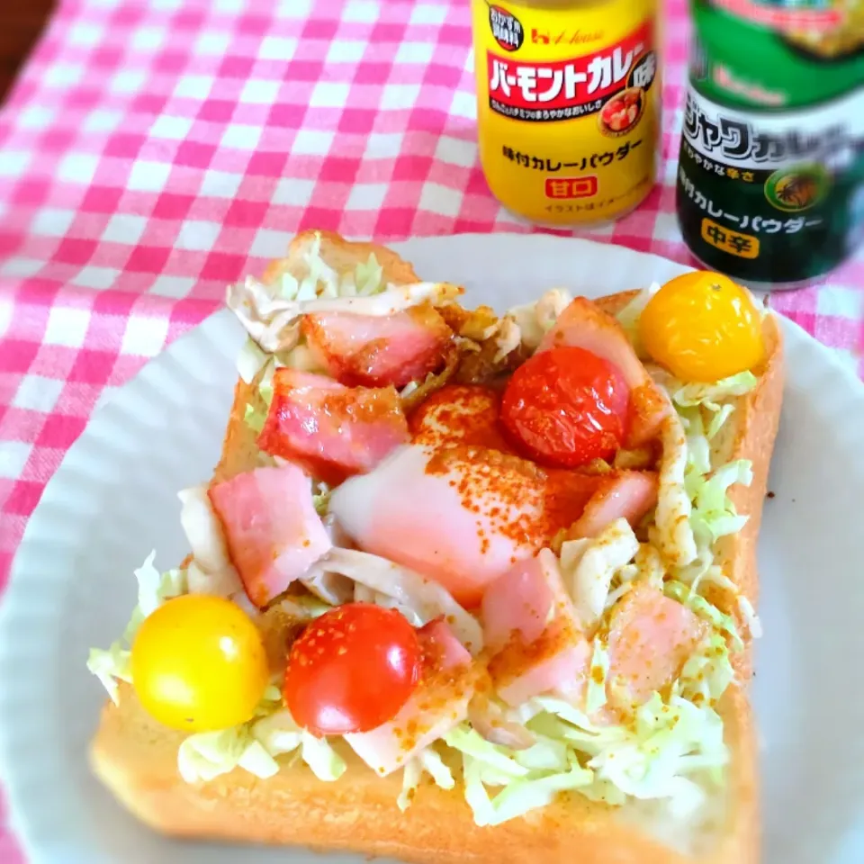 Snapdishの料理写真:ベーコンエッグトースト with ハウス味付けカレーパウダー|kazさん