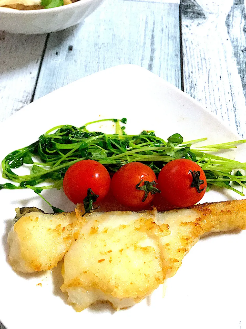 鱈のムニエルと豆苗の付け合わせ❣️|🌺🌺Foodie🌺🌺さん