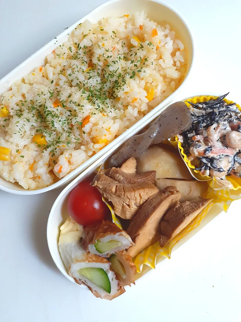 ☆中学生弁当☆エビピラフ、ひじきサラダ、里芋煮っころがし、鶏チャーシュー、ミニトマト、竹輪胡瓜|ｼｮｺﾗさん