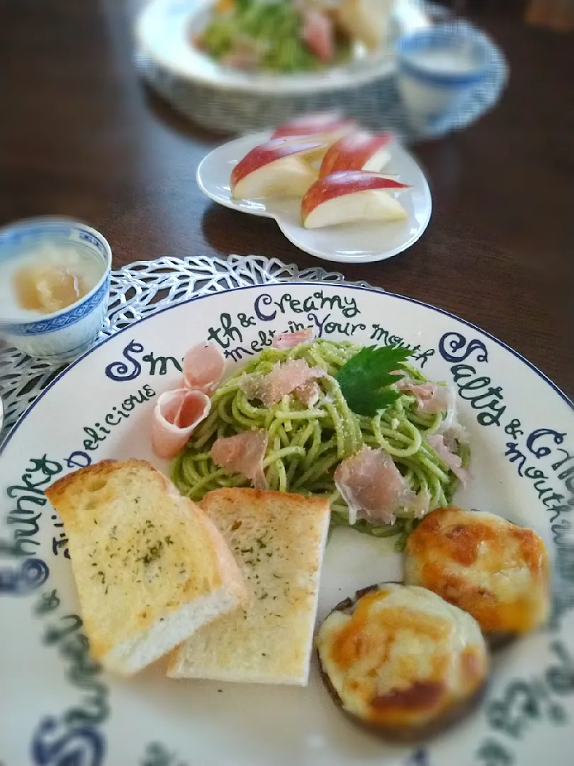 朝ごはん☔！|まめころさん