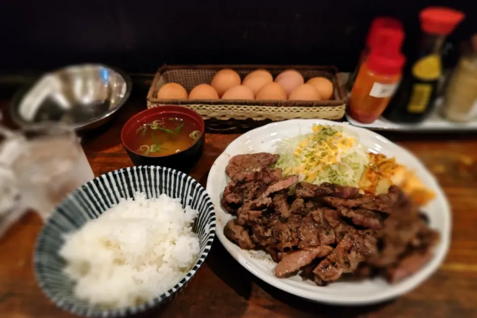 Snapdishの料理写真:北新地　仔牛の牛タンランチ肉増し|ふじわらたくやさん