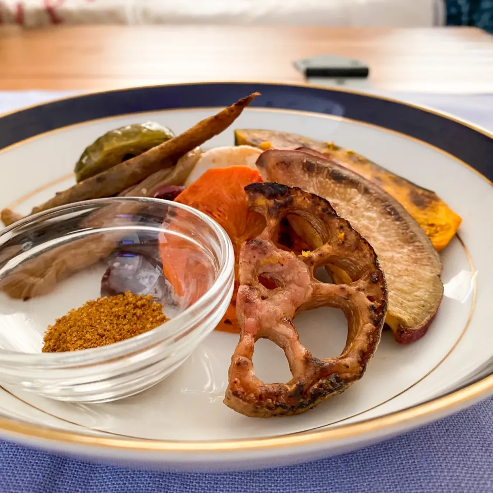 Snapdishの料理写真:カレーパウダーで食べるグリル野菜🎃🍠|ぶりてりあさん