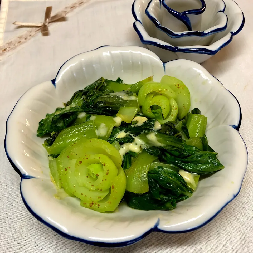 Snapdishの料理写真:チンゲンサイ🥬オリーブオイルソテー🫒チーズ🧀カレーパウダー＊|henryさん