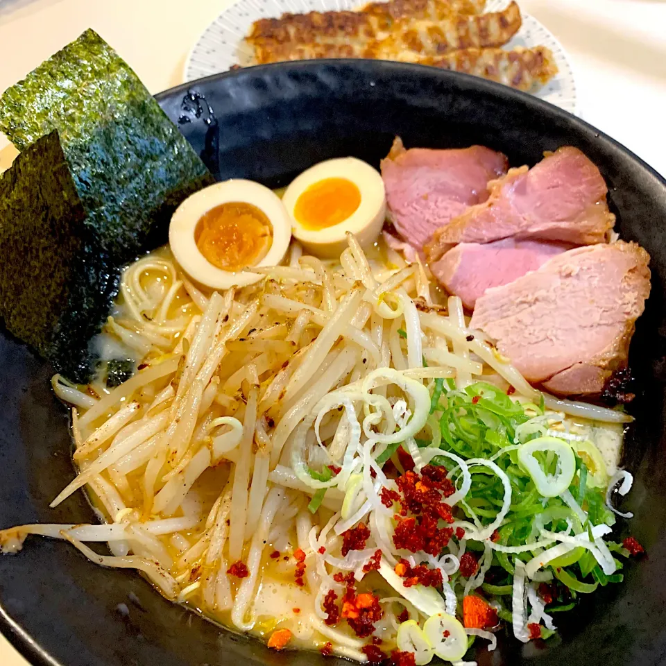 夜ご飯😃ラーメン、ぎょうざ|とまこ(*^o^*)さん