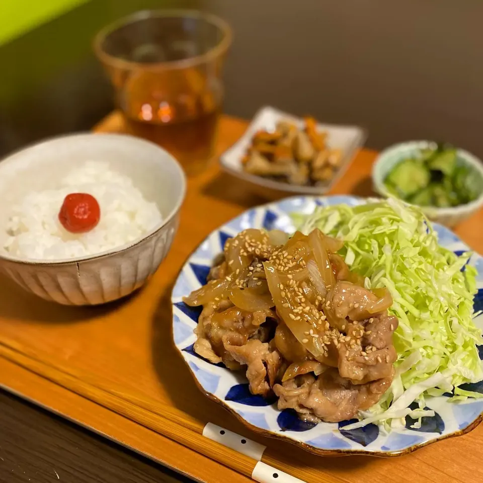 Snapdishの料理写真:豚肉の生姜焼き
ひじきと大豆の煮物
きゅうりとわかめの酢の物|ちぐあささん