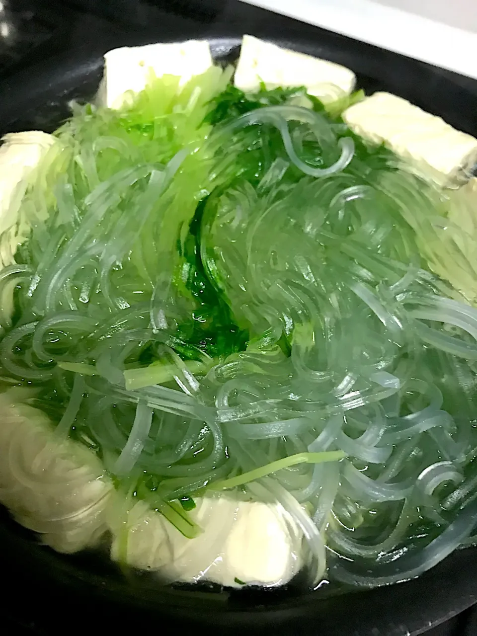 鍋で水炊き^ ^水菜が旨い！|saturnさん