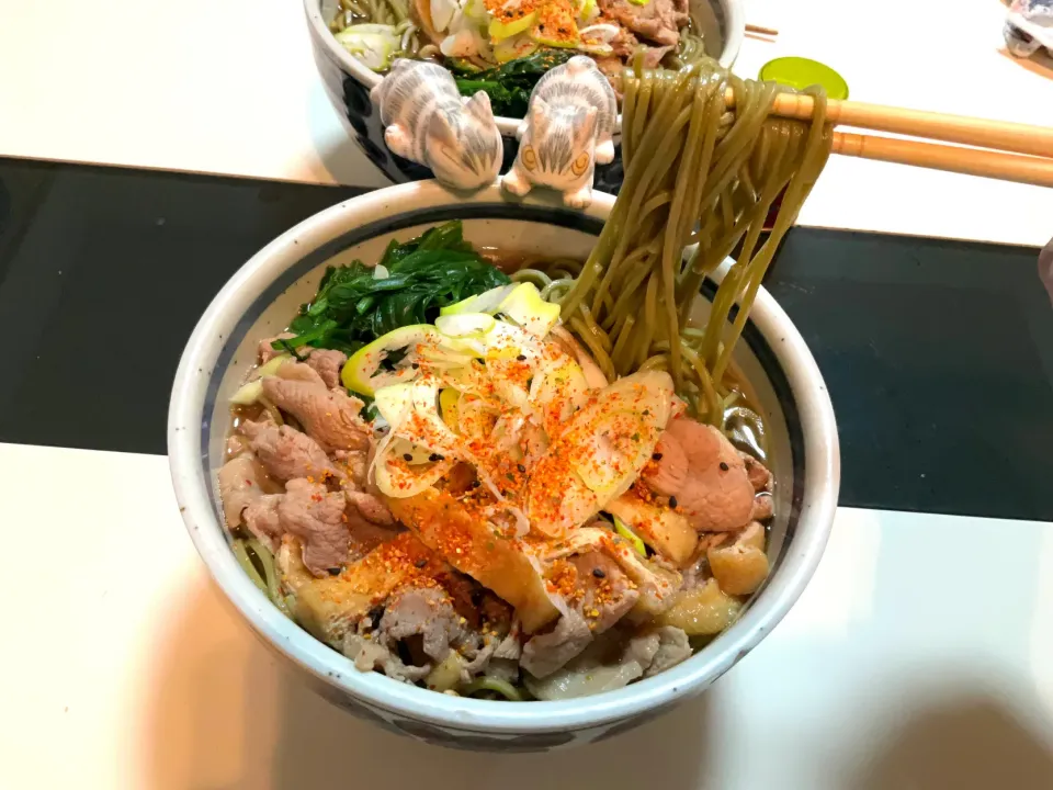 茶蕎麦の麺で肉蕎麦　お揚げさんとほうれん草入り|Takeshi  Nagakiさん