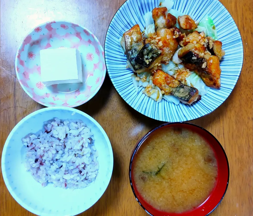 １０月１６日　焼き鯖のしょうがだれ　湯豆腐　なめことわかめのお味噌汁|いもこ。さん