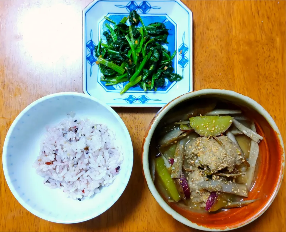 １０月１７日　ごぼうとさつまいものいわし団子味噌汁　ほうれん草のしょうがだれ|いもこ。さん