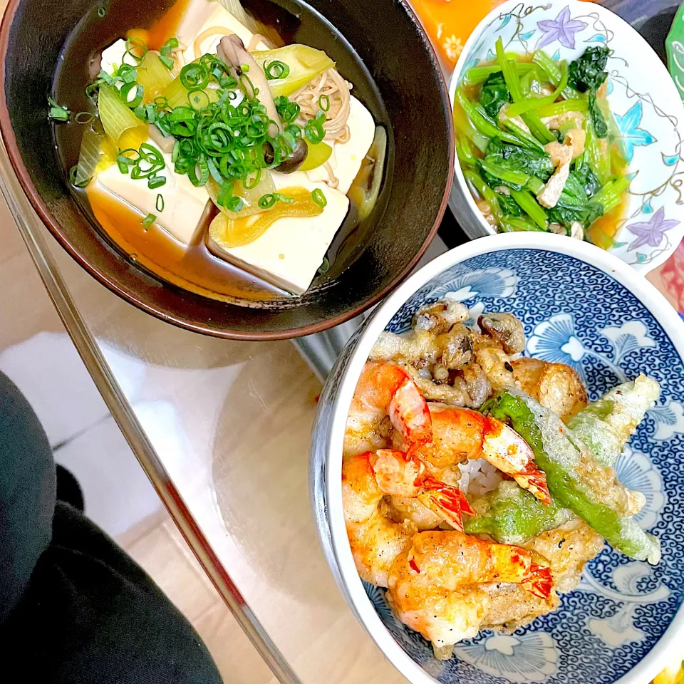 エビ天丼🌟小松菜と油揚げの煮物🌟お豆腐とキノコの旨煮|まり＊さん