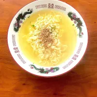 Snapdishの料理写真:サッポロ一番塩ラーメン|kenさん