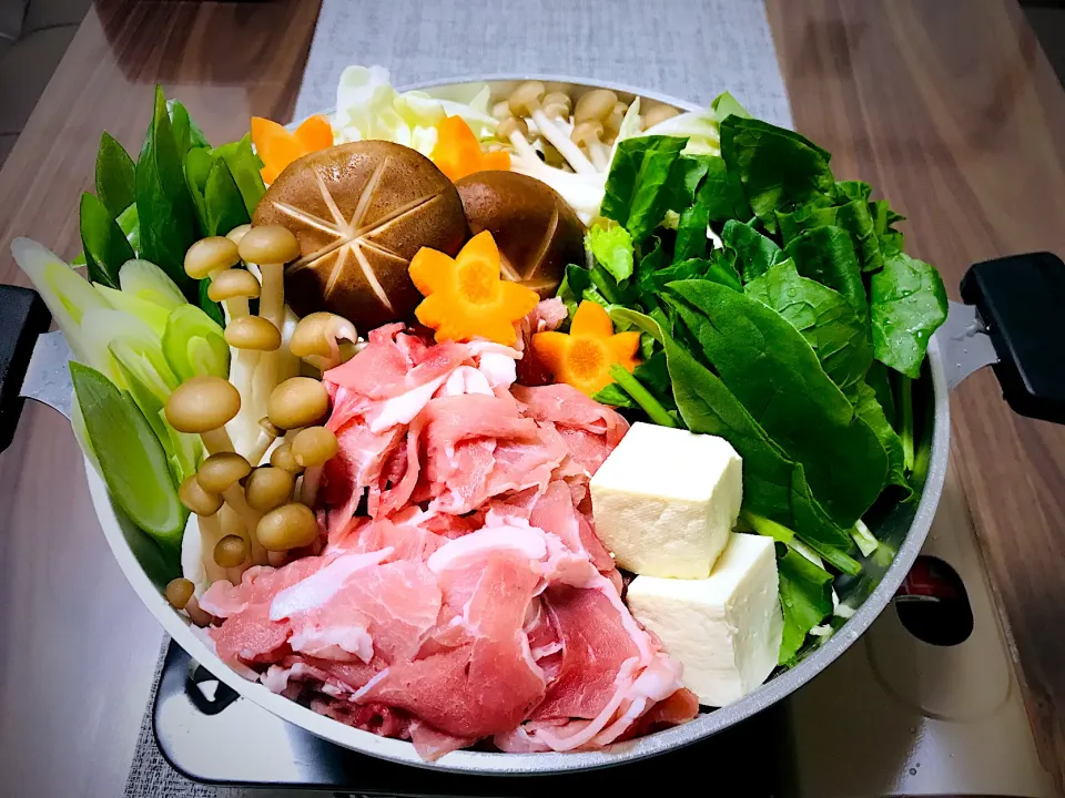 「お肉の入った鍋😋」|バシュランさん