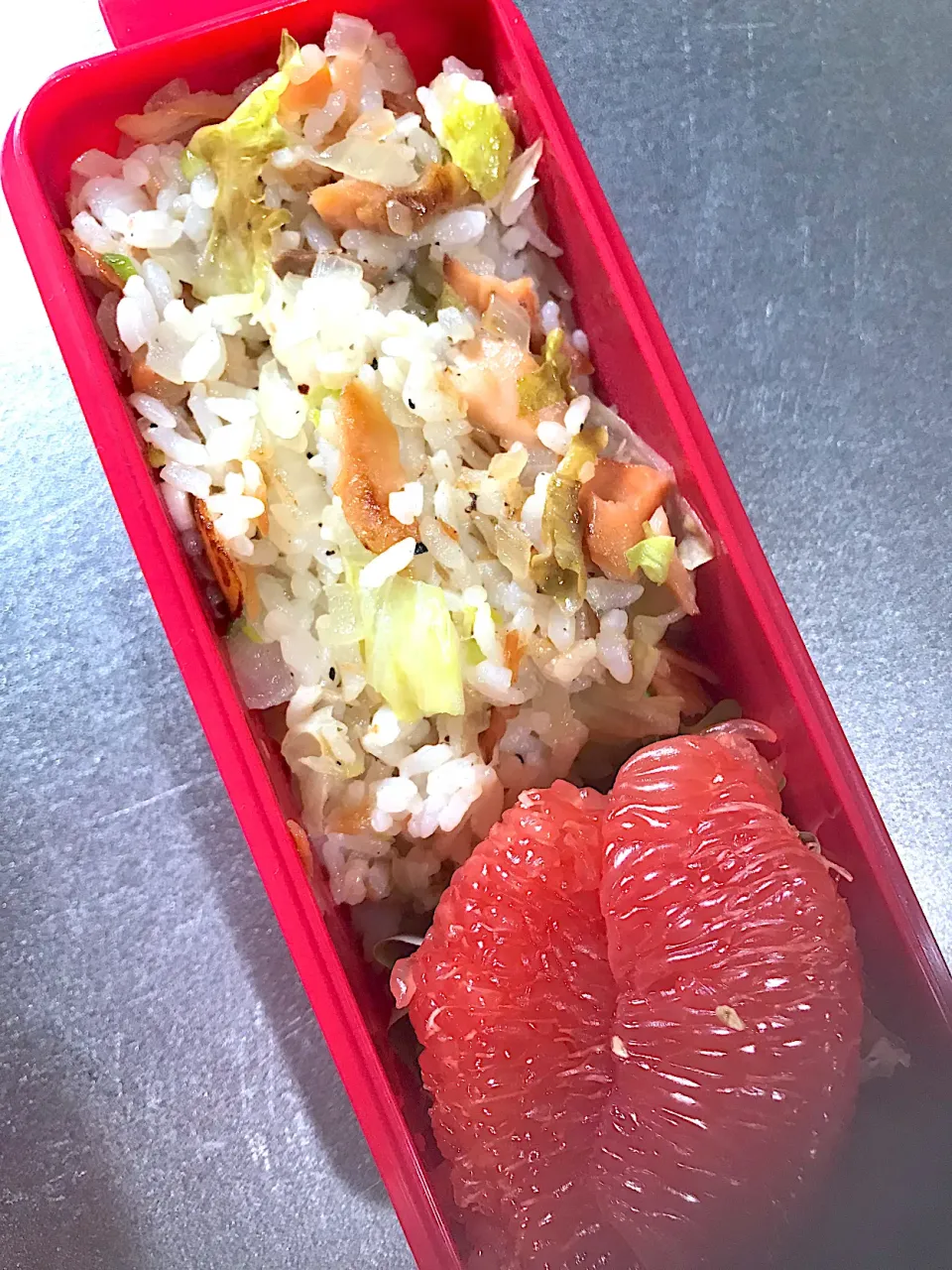 Snapdishの料理写真:鮭レタス炒飯弁当|ちーさん