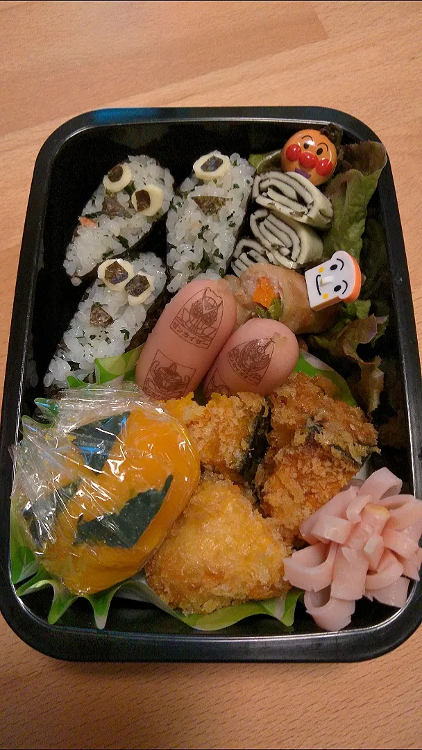 ハロウィン🎃お弁当🍱

おばけおにぎり、ポテト&かぼちゃフライ、ウインナー、のりチーズ、野菜の肉巻き、おばけかぼちゃ|macco7さん