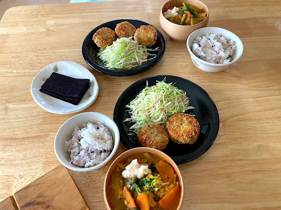 ヒジキと大豆入りコロッケ定食😋|さくたえさん