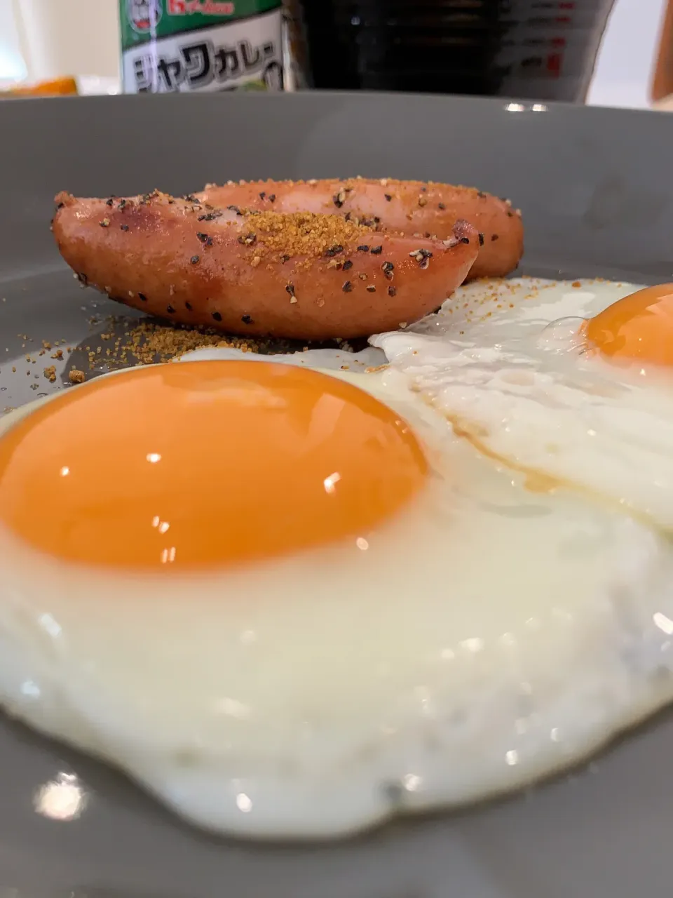 ジャワカレーパウダーでウインナー&目玉焼き|ケイさん