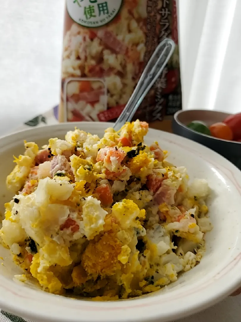 ベーコン入りポテトサラダになる野菜ミックス
レンチンで簡単！
冷凍カボチャ🎃も追加💛|みるくここあさん