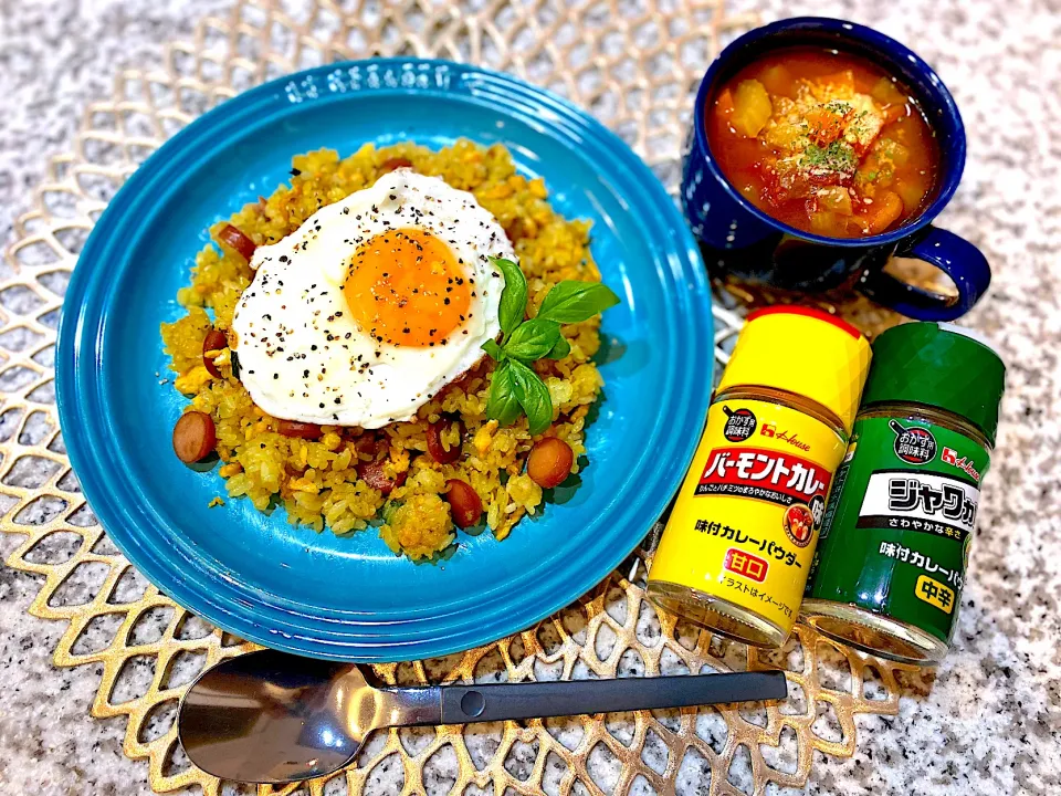 Snapdishの料理写真:カレーチャーハン目玉焼き乗っけ🍳|つんさん